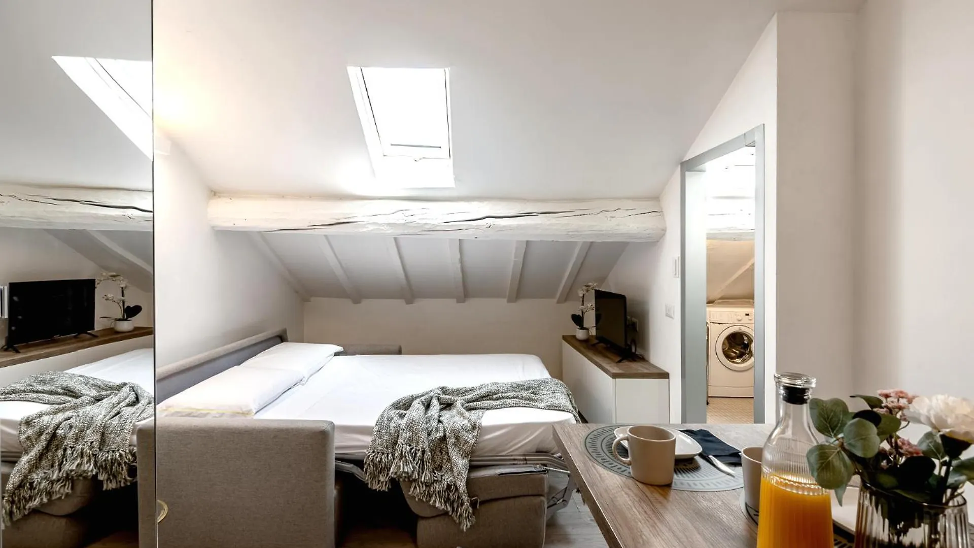 Stayeasy Corso Como 9 - Attic Studio Apartment Milan