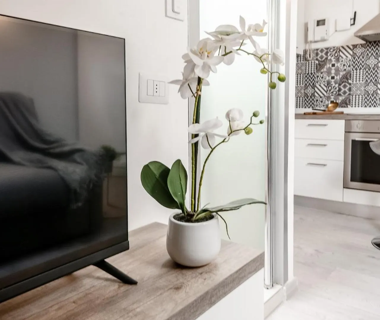Stayeasy Corso Como 9 - Attic Studio Apartment Milan